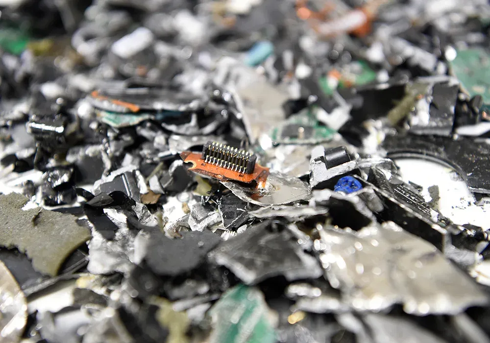 Kleinstteile und Splitter sind die Überbleibsel einer Harddisk