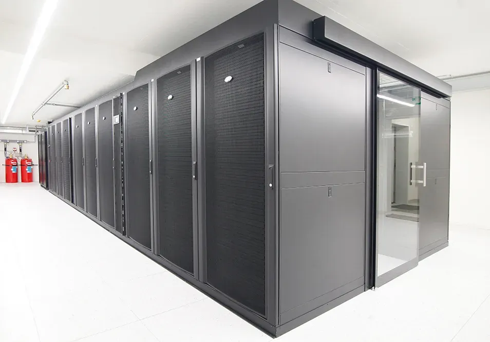 Blick in einen Serverraum des Vitodata Rechenzentrums