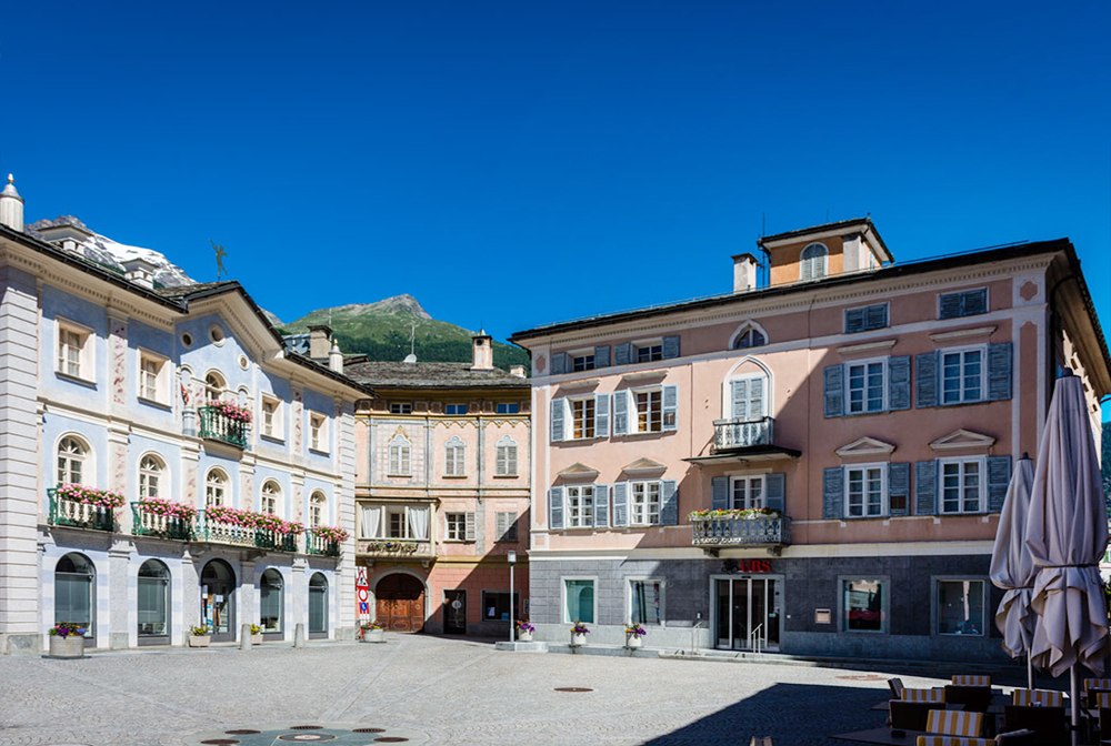 Ein Ortsbild von nationaler Bedeutung: Piazza Comunale mit seinen steingedeckten Häusern aus dem 16. bis 19. Jahrhundert. Foto: Vincent Pasquier